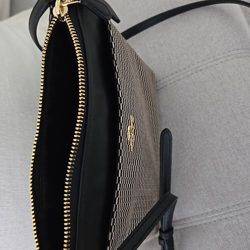 Like New - Coach Crossbody - Picture 9 of 9